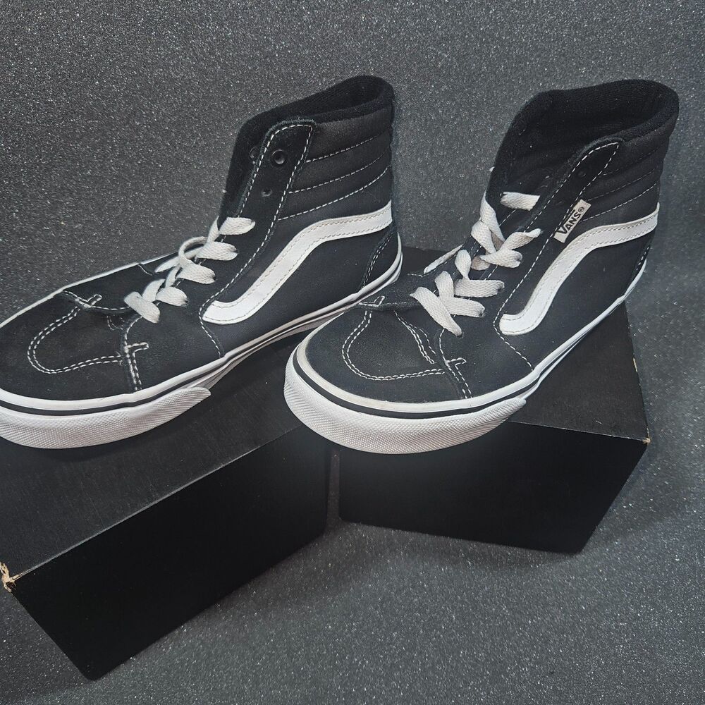 Kids Cans Sk8-Black & White High Top Sneakers- Size 3Y
